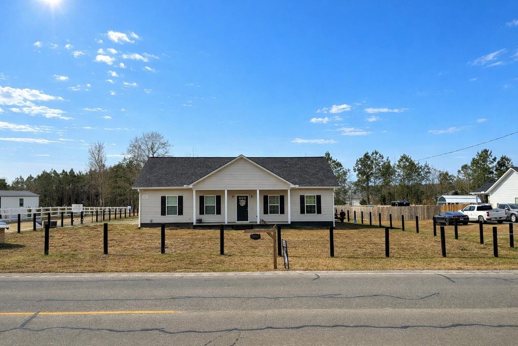 2823 Old Gilliard Road, Holly Hill, SC 29059