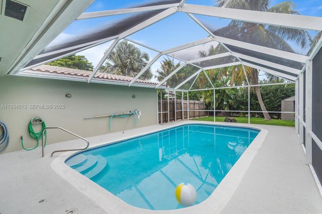 1047 Buchanan St, Hollywood, FL 33019