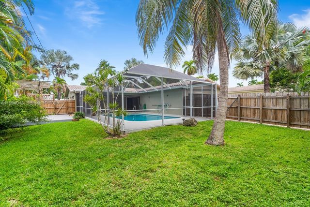 1047 Buchanan St, Hollywood, FL 33019