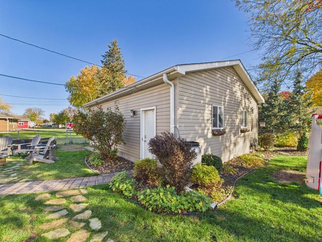 1187 Madison Street S, Shakopee, MN 55379