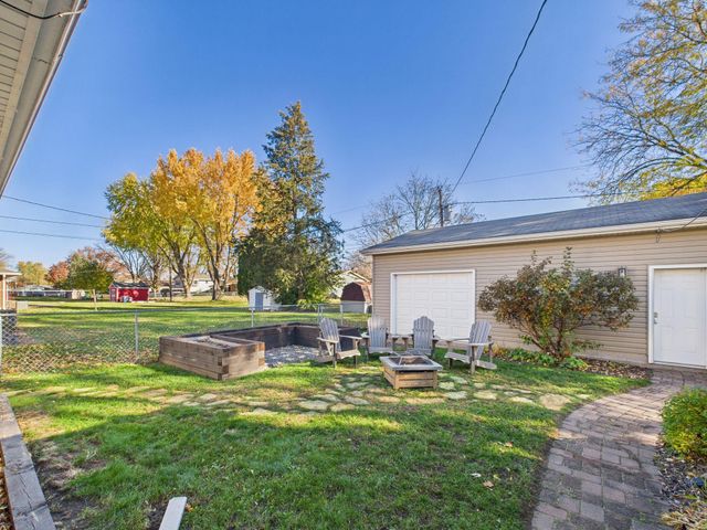 1187 Madison Street S, Shakopee, MN 55379