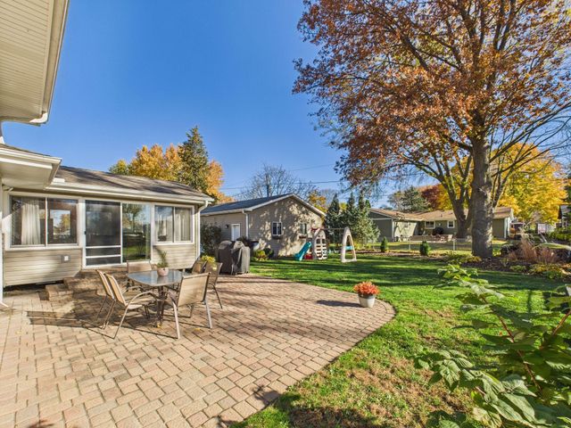 1187 Madison Street S, Shakopee, MN 55379