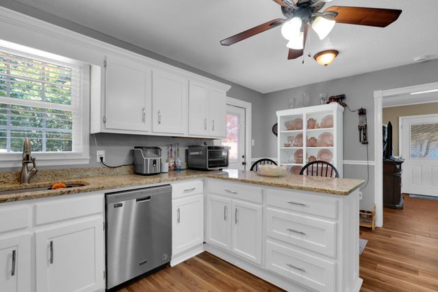 316 Davis St, Cowan, TN 37318