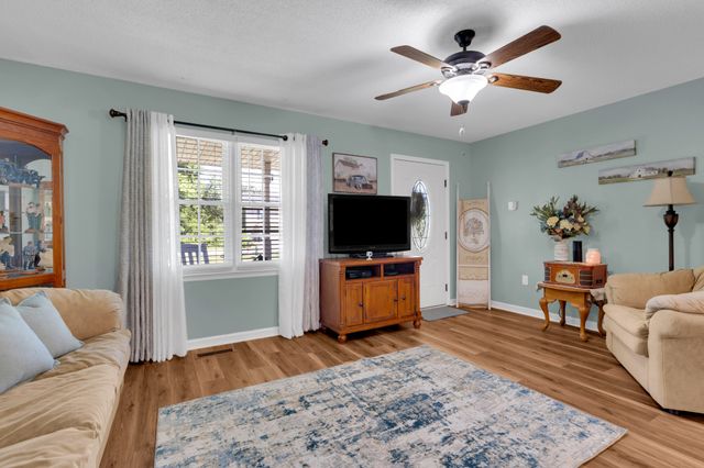 316 Davis St, Cowan, TN 37318