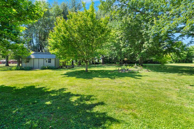 316 Davis St, Cowan, TN 37318