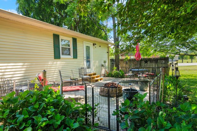 316 Davis St, Cowan, TN 37318