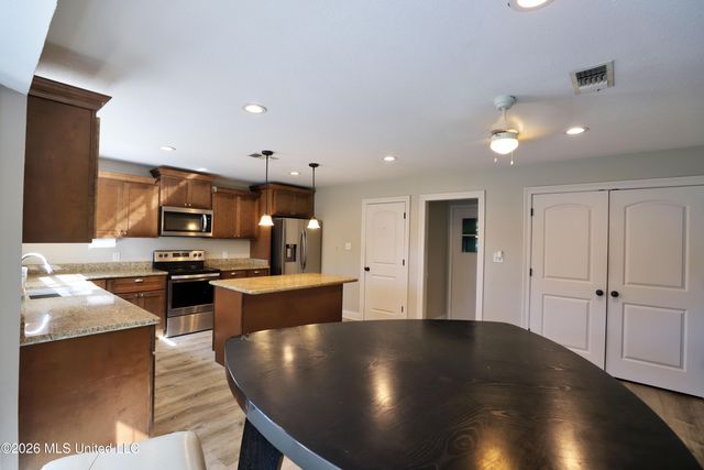 6662 Ahekolo Circle, Diamondhead, MS 39525