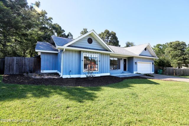 6662 Ahekolo Circle, Diamondhead, MS 39525