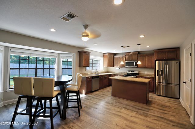 6662 Ahekolo Circle, Diamondhead, MS 39525