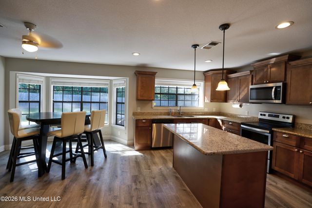 6662 Ahekolo Circle, Diamondhead, MS 39525