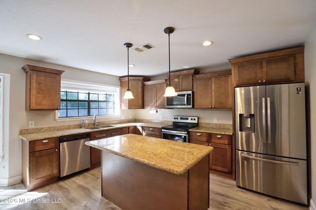 6662 Ahekolo Circle, Diamondhead, MS 39525