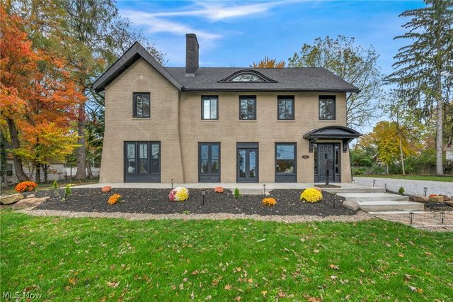 1555 W Market Street, Akron, OH 44313