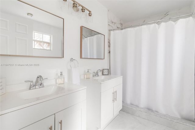 10781 NW 12 Dr, Plantation, FL 33322