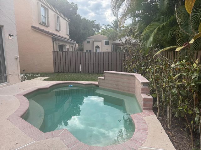 10781 NW 12 Dr, Plantation, FL 33322