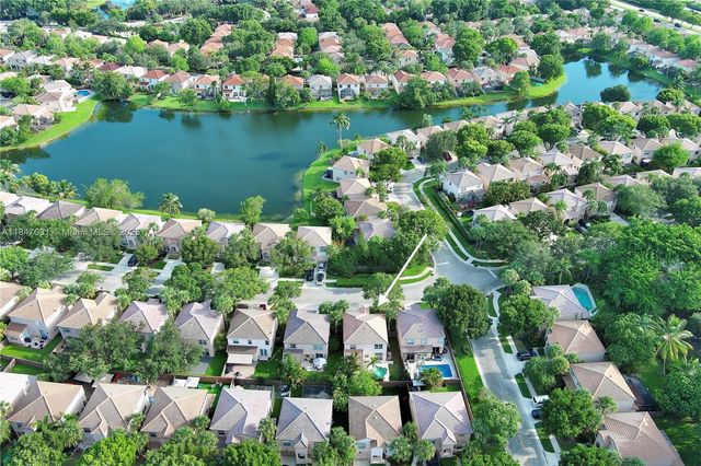 10781 NW 12 Dr, Plantation, FL 33322