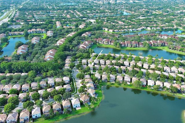 10781 NW 12 Dr, Plantation, FL 33322