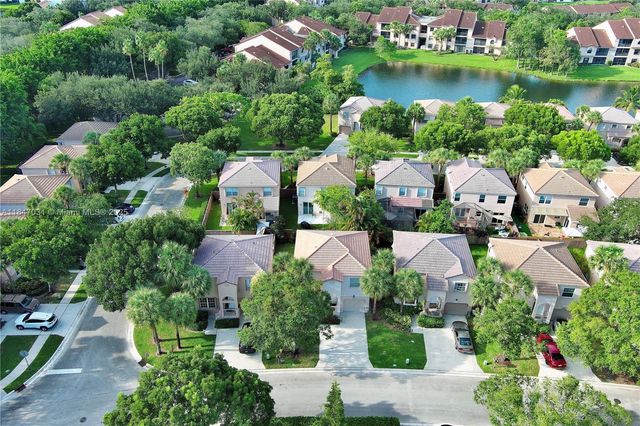 10781 NW 12 Dr, Plantation, FL 33322