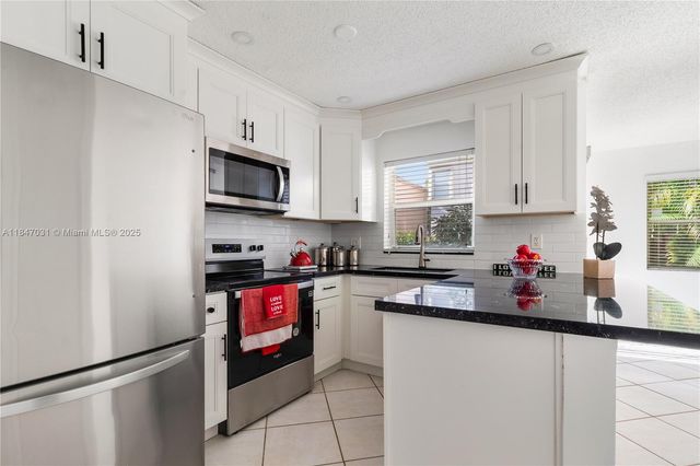 10781 NW 12 Dr, Plantation, FL 33322
