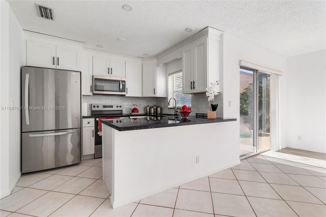 10781 NW 12 Dr, Plantation, FL 33322