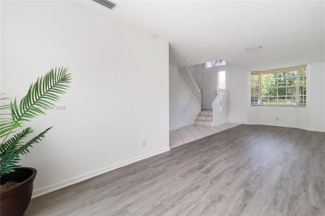 10781 NW 12 Dr, Plantation, FL 33322