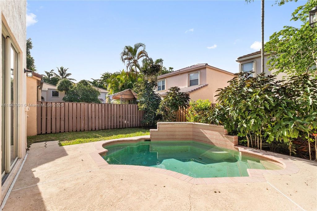 10781 NW 12 Dr, Plantation, FL 33322