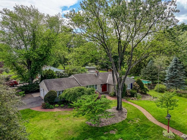 827 MOUNT AIRY RD, Collegeville, PA 19426
