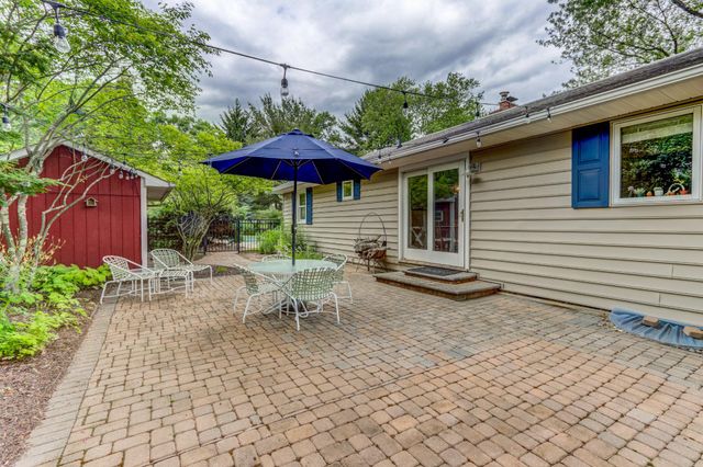 827 MOUNT AIRY RD, Collegeville, PA 19426