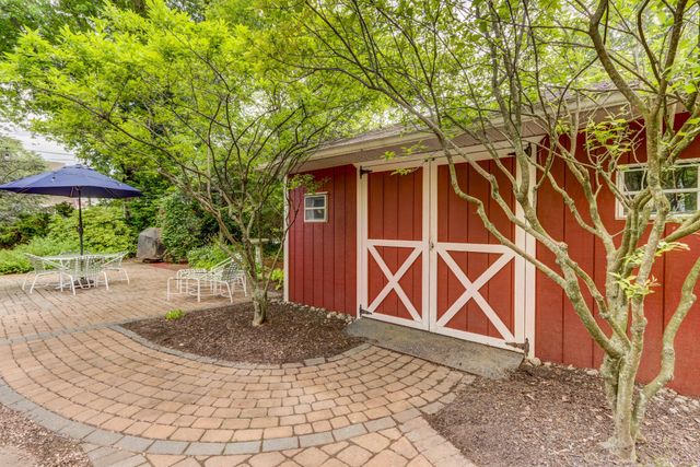 827 MOUNT AIRY RD, Collegeville, PA 19426