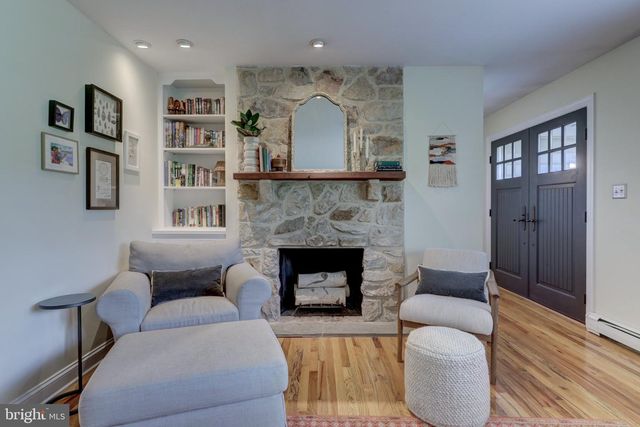 827 MOUNT AIRY RD, Collegeville, PA 19426