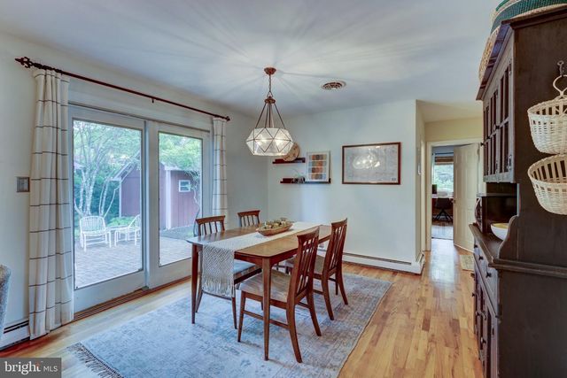 827 MOUNT AIRY RD, Collegeville, PA 19426