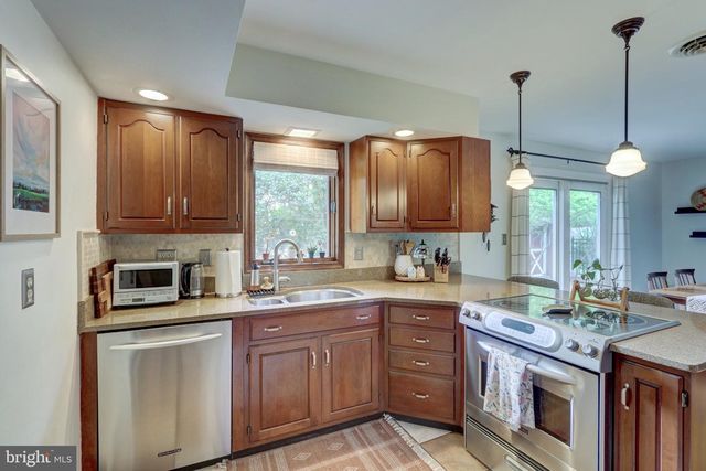 827 MOUNT AIRY RD, Collegeville, PA 19426