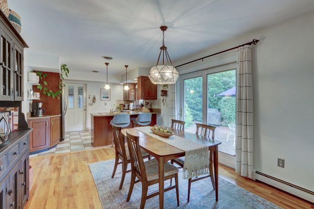 827 MOUNT AIRY RD, Collegeville, PA 19426