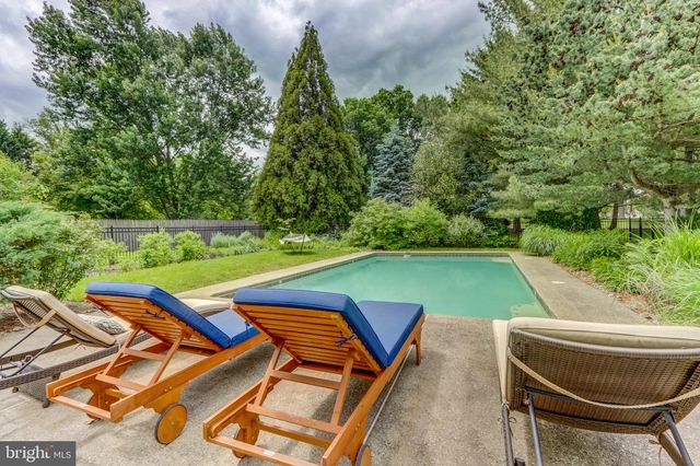 827 MOUNT AIRY RD, Collegeville, PA 19426