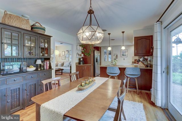 827 MOUNT AIRY RD, Collegeville, PA 19426