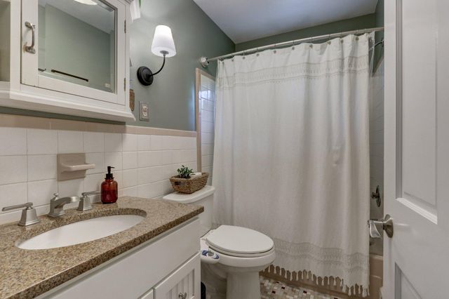 827 MOUNT AIRY RD, Collegeville, PA 19426