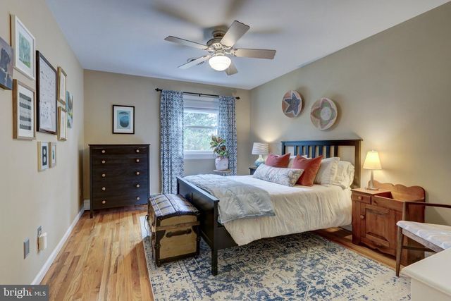 827 MOUNT AIRY RD, Collegeville, PA 19426