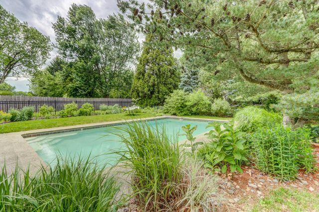 827 MOUNT AIRY RD, Collegeville, PA 19426