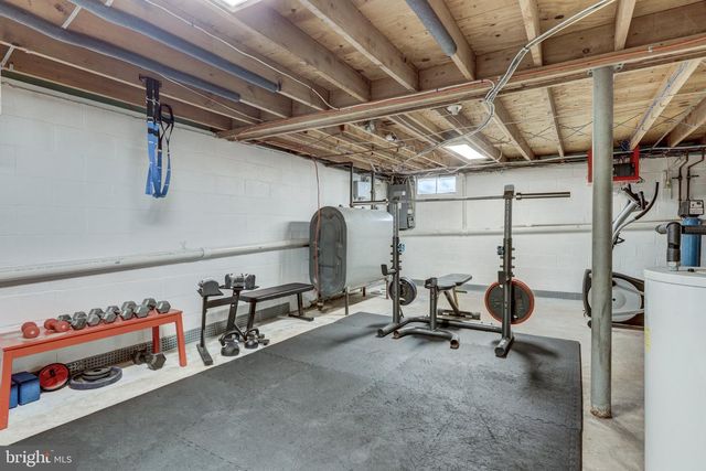 827 MOUNT AIRY RD, Collegeville, PA 19426