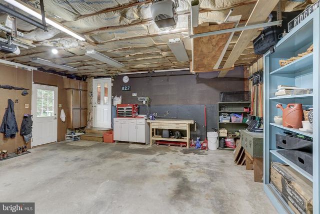 827 MOUNT AIRY RD, Collegeville, PA 19426