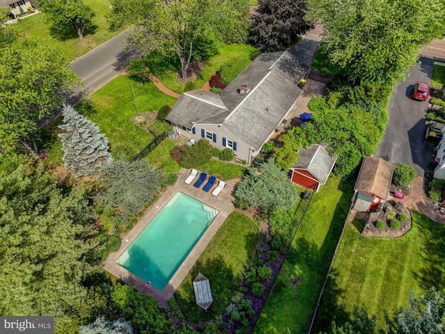 827 MOUNT AIRY RD, Collegeville, PA 19426