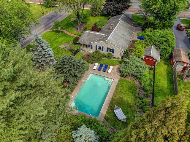 827 MOUNT AIRY RD, Collegeville, PA 19426