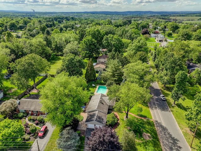 827 MOUNT AIRY RD, Collegeville, PA 19426