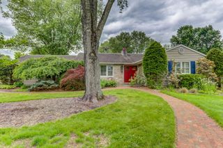 827 MOUNT AIRY RD, Collegeville, PA 19426