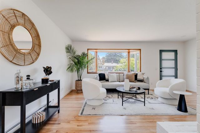 207 Kingsbury Drive, Aptos, CA 95003