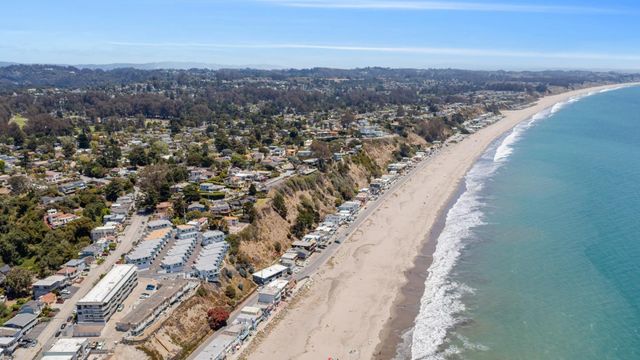 207 Kingsbury Drive, Aptos, CA 95003