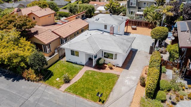 207 Kingsbury Drive, Aptos, CA 95003
