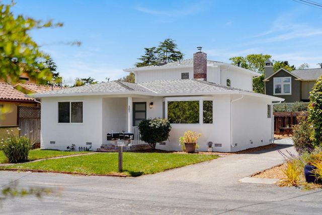 207 Kingsbury Drive, Aptos, CA 95003