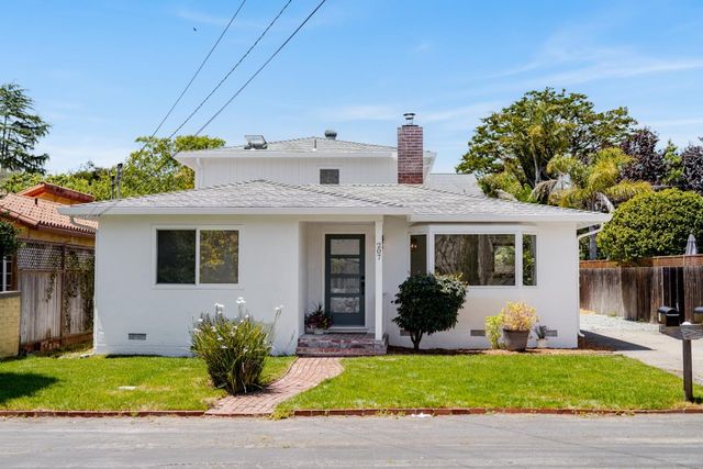 207 Kingsbury Drive, Aptos, CA 95003