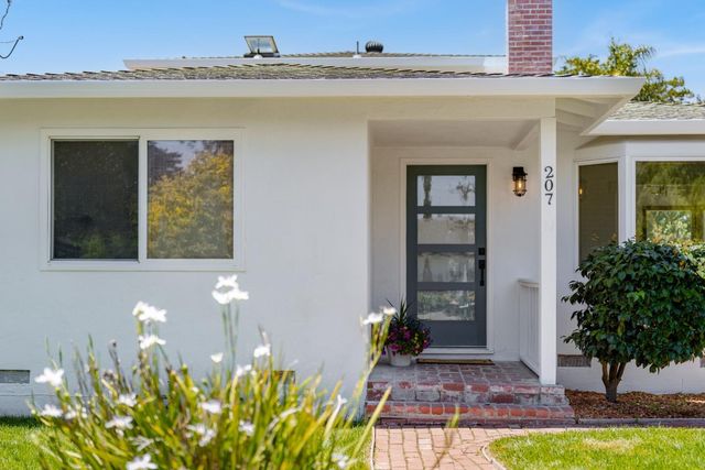 207 Kingsbury Drive, Aptos, CA 95003