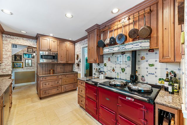 1755 Sunset Lane, Bannockburn, IL 60015
